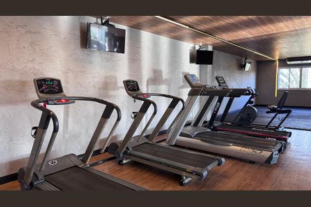 Casa de condomínio à venda com 311m², 4 quartos e 5 vagas Casa de condomínio à venda com 311m², 4 quartos e 5 vagasÁrea comum - Academia