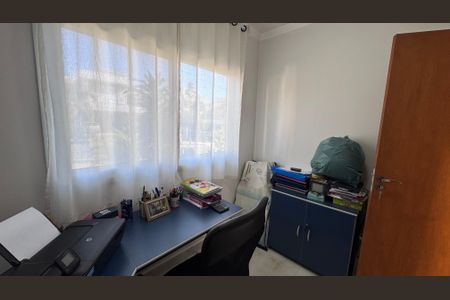 Casa de condomínio à venda com 311m², 4 quartos e 5 vagas Casa de condomínio à venda com 311m², 4 quartos e 5 vagasEscritório