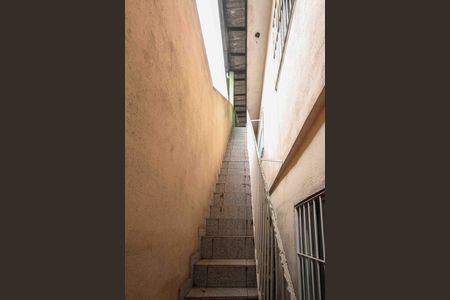 Casa para alugar com 70m², 3 quartos e 2 vagas Casa para alugar com 70m², 3 quartos e 2 vagasEscada