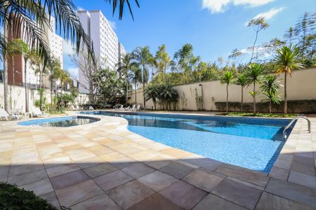 Apartamento à venda com 100m², 2 quartos e 2 vagasÁrea comum - Piscina