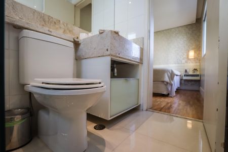 Apartamento à venda com 100m², 2 quartos e 2 vagasBanheiro da Suite 2