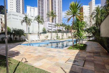 Apartamento à venda com 100m², 2 quartos e 2 vagasÁrea comum - Piscina