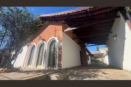 Casa à venda com 400m², 3 quartos e 5 vagasFachada