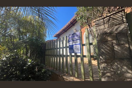 Casa à venda com 400m², 3 quartos e 5 vagasFachada e Placa