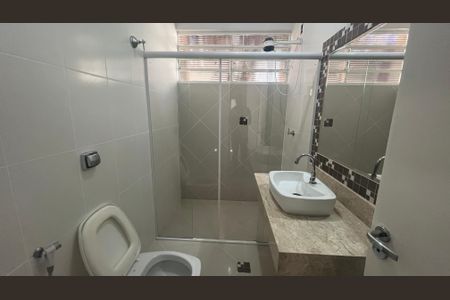 Casa à venda com 400m², 3 quartos e 5 vagasBanheiro da Suíte 1