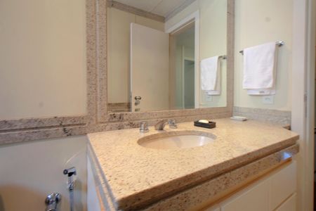 Banheiro Social de apartamento à venda com 4 quartos, 140m² em Carmo, Belo Horizonte