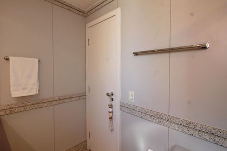 Apartamento à venda com 140m², 4 quartos e 3 vagasBanheiro da Suíte