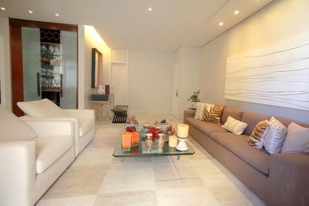 Apartamento à venda com 140m², 4 quartos e 3 vagasSala