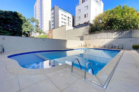 Apartamento à venda com 140m², 4 quartos e 3 vagas Apartamento à venda com 140m², 4 quartos e 3 vagasÁrea comum - Piscina