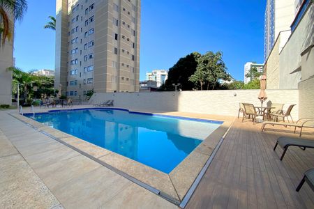 Apartamento à venda com 140m², 4 quartos e 3 vagas Apartamento à venda com 140m², 4 quartos e 3 vagasÁrea comum - Piscina