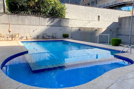 Apartamento à venda com 140m², 4 quartos e 3 vagas Apartamento à venda com 140m², 4 quartos e 3 vagasÁrea comum - Piscina