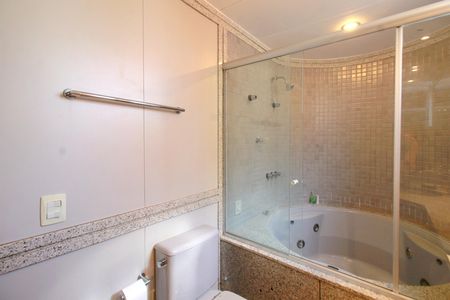 Apartamento à venda com 140m², 4 quartos e 3 vagasBanheiro da Suíte