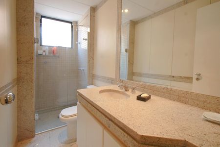 Apartamento à venda com 140m², 4 quartos e 3 vagasBanheiro Social