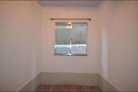 Quarto 1 de casa para alugar com 2 quartos, 56m² em Marechal Hermes, Rio de Janeiro