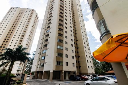 Fachada do bloco de apartamento para alugar com 4 quartos, 117m² em Chácara Agrindus, Taboão da Serra
