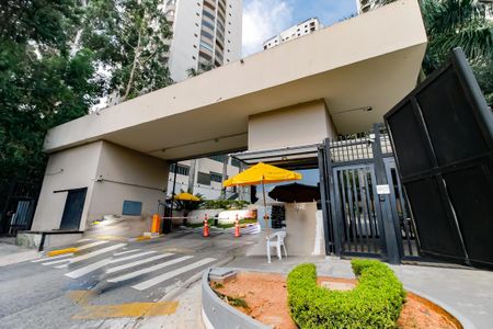 Apartamento para alugar com 117m², 4 quartos e 2 vagasFachada e portaria