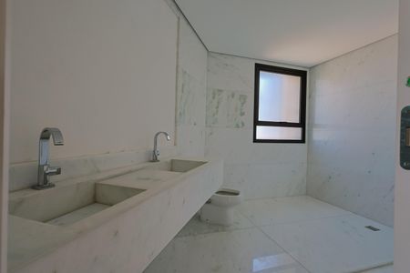 Apartamento à venda com 186m², 4 quartos e 3 vagasBanheiro da Suíte 4