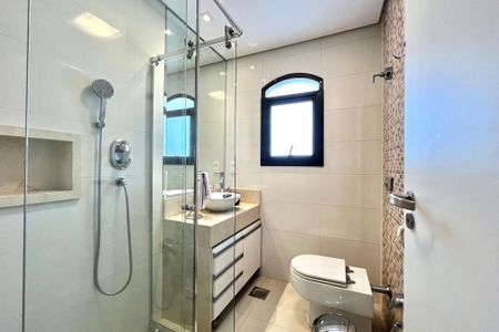 Apartamento à venda com 225m², 3 quartos e 3 vagasBanheiro da Suíte 2