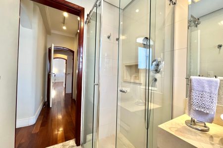 Apartamento à venda com 225m², 3 quartos e 3 vagasBanheiro da Suíte 2