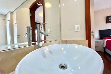 Apartamento à venda com 225m², 3 quartos e 3 vagasBanheiro da Suíte 3