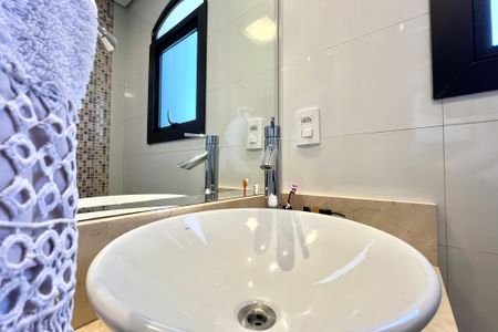 Apartamento à venda com 225m², 3 quartos e 3 vagasBanheiro da Suíte 2