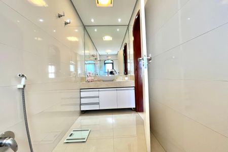 Apartamento à venda com 225m², 3 quartos e 3 vagasBanheiro da Suíte 3