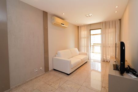 Apartamento à venda com 125m², 4 quartos e 2 vagasSala