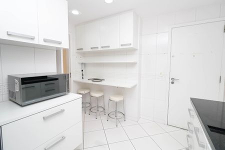 Apartamento à venda com 125m², 4 quartos e 2 vagasCozinha