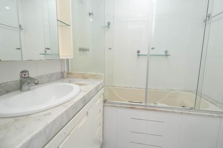 Apartamento à venda com 125m², 4 quartos e 2 vagasBanheiro da Suíte