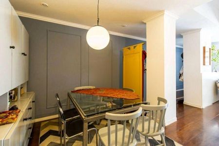 Casa de condomínio à venda com 168m², 4 quartos e 2 vagas Casa de condomínio à venda com 168m², 4 quartos e 2 vagasSala de Jantar