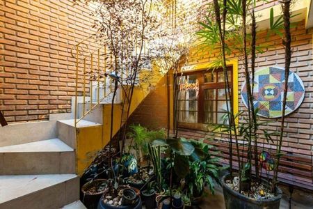 Casa de condomínio à venda com 168m², 4 quartos e 2 vagas