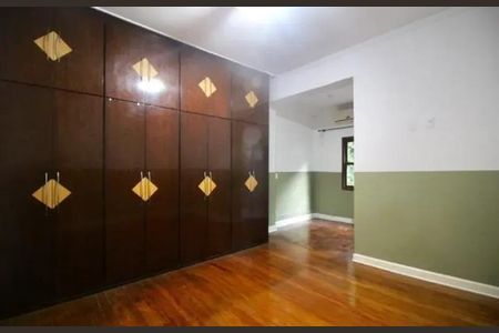 Casa de condomínio à venda com 168m², 4 quartos e 2 vagas Casa de condomínio à venda com 168m², 4 quartos e 2 vagasQuarto