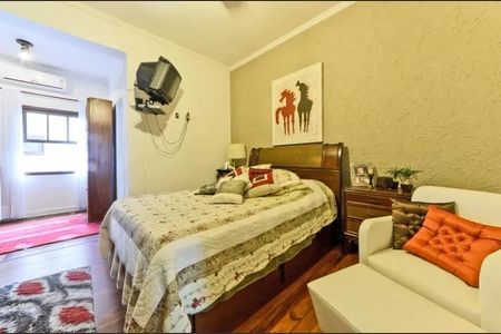 Casa de condomínio à venda com 168m², 4 quartos e 2 vagas Casa de condomínio à venda com 168m², 4 quartos e 2 vagasQuarto