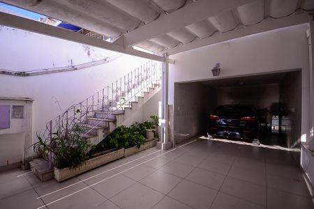 Casa à venda com 170m², 4 quartos e 2 vagas Casa à venda com 170m², 4 quartos e 2 vagasGaragem