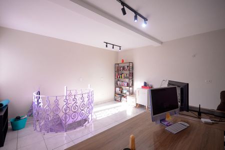 Casa à venda com 170m², 4 quartos e 2 vagas Casa à venda com 170m², 4 quartos e 2 vagasEscritório