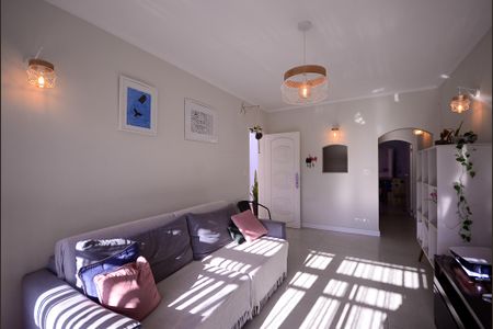 Casa à venda com 170m², 4 quartos e 2 vagas Casa à venda com 170m², 4 quartos e 2 vagasSala