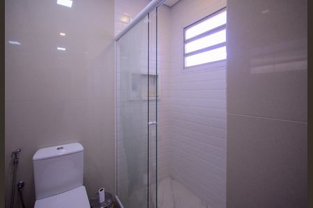 Casa à venda com 170m², 4 quartos e 2 vagas Casa à venda com 170m², 4 quartos e 2 vagasBanheiro Social