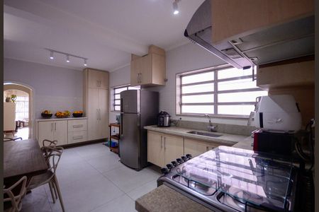 Casa à venda com 170m², 4 quartos e 2 vagas Casa à venda com 170m², 4 quartos e 2 vagasCozinha