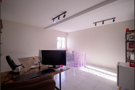 Casa à venda com 170m², 4 quartos e 2 vagas Casa à venda com 170m², 4 quartos e 2 vagasEscritório