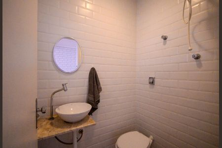 Casa à venda com 170m², 4 quartos e 2 vagas Casa à venda com 170m², 4 quartos e 2 vagasBanheiro de Serviço