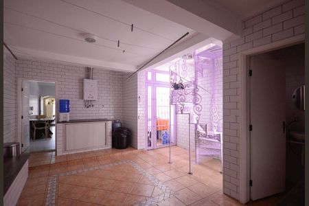 Casa à venda com 170m², 4 quartos e 2 vagas Casa à venda com 170m², 4 quartos e 2 vagasÁrea de Serviço