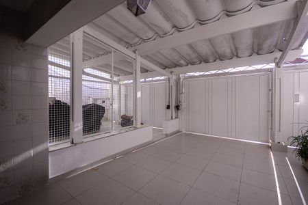 Casa à venda com 170m², 4 quartos e 2 vagas Casa à venda com 170m², 4 quartos e 2 vagasGaragem