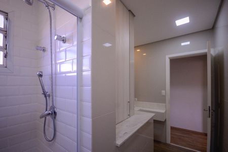 Casa à venda com 170m², 4 quartos e 2 vagas Casa à venda com 170m², 4 quartos e 2 vagasBanheiro Social