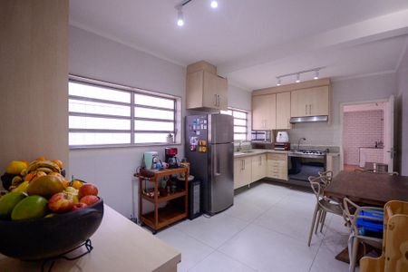 Casa à venda com 170m², 4 quartos e 2 vagas Casa à venda com 170m², 4 quartos e 2 vagasCozinha