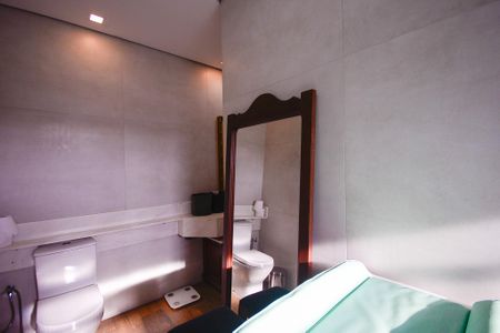 Casa à venda com 170m², 4 quartos e 2 vagas Casa à venda com 170m², 4 quartos e 2 vagasBanheiro da Suíte