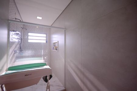 Casa à venda com 170m², 4 quartos e 2 vagas Casa à venda com 170m², 4 quartos e 2 vagasBanheiro da Suíte