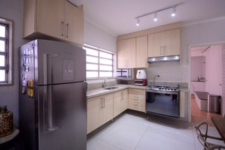 Casa à venda com 170m², 4 quartos e 2 vagas Casa à venda com 170m², 4 quartos e 2 vagasCozinha