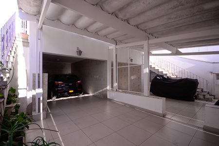 Casa à venda com 170m², 4 quartos e 2 vagas Casa à venda com 170m², 4 quartos e 2 vagasGaragem