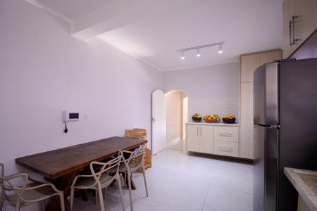 Casa à venda com 170m², 4 quartos e 2 vagas Casa à venda com 170m², 4 quartos e 2 vagasCozinha