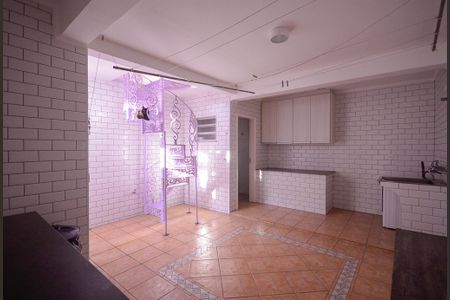 Casa à venda com 170m², 4 quartos e 2 vagas Casa à venda com 170m², 4 quartos e 2 vagasÁrea de Serviço